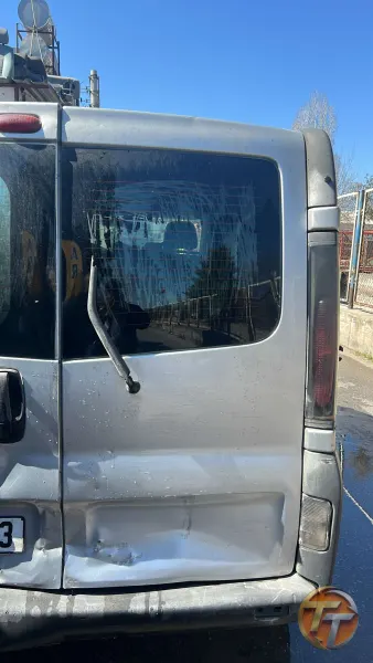 Renault trafik sağ bagaj kapağı