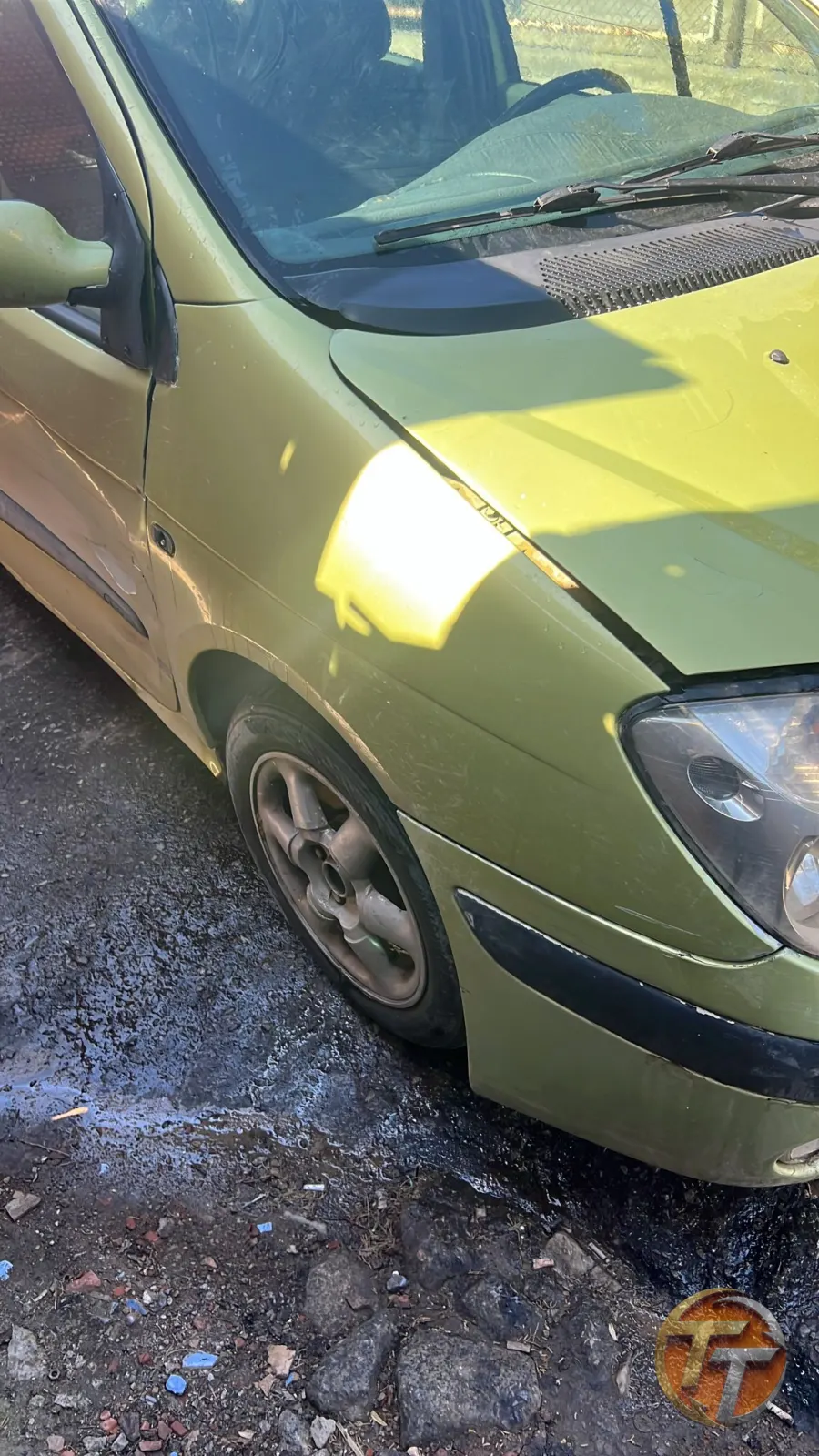 Renault senic sağ ön çamurluk