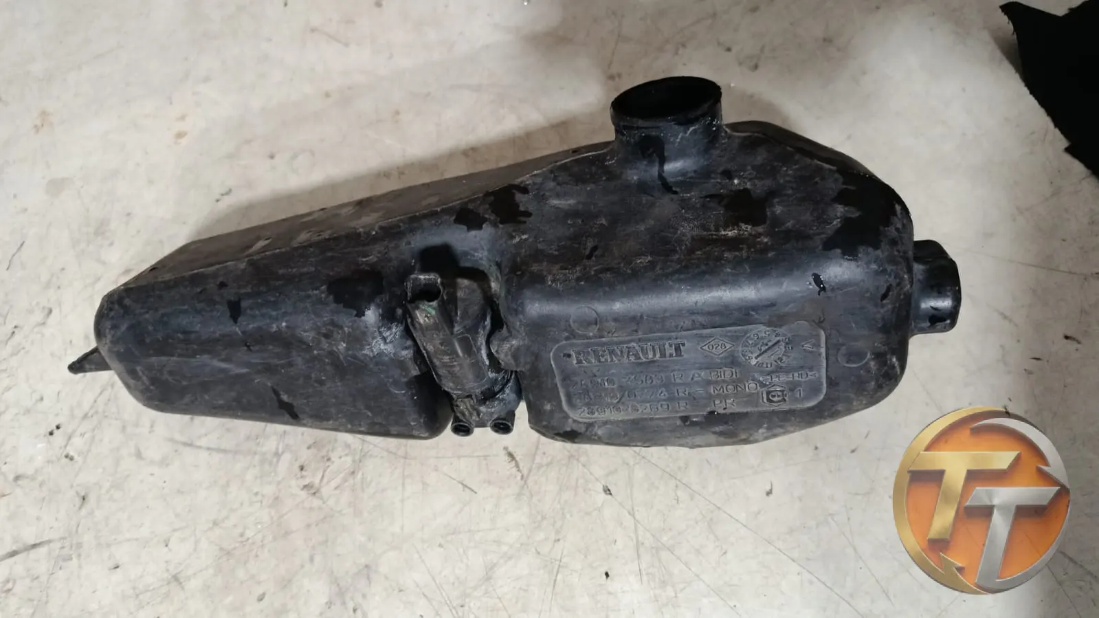 Renault symbol ön cam su bidonu