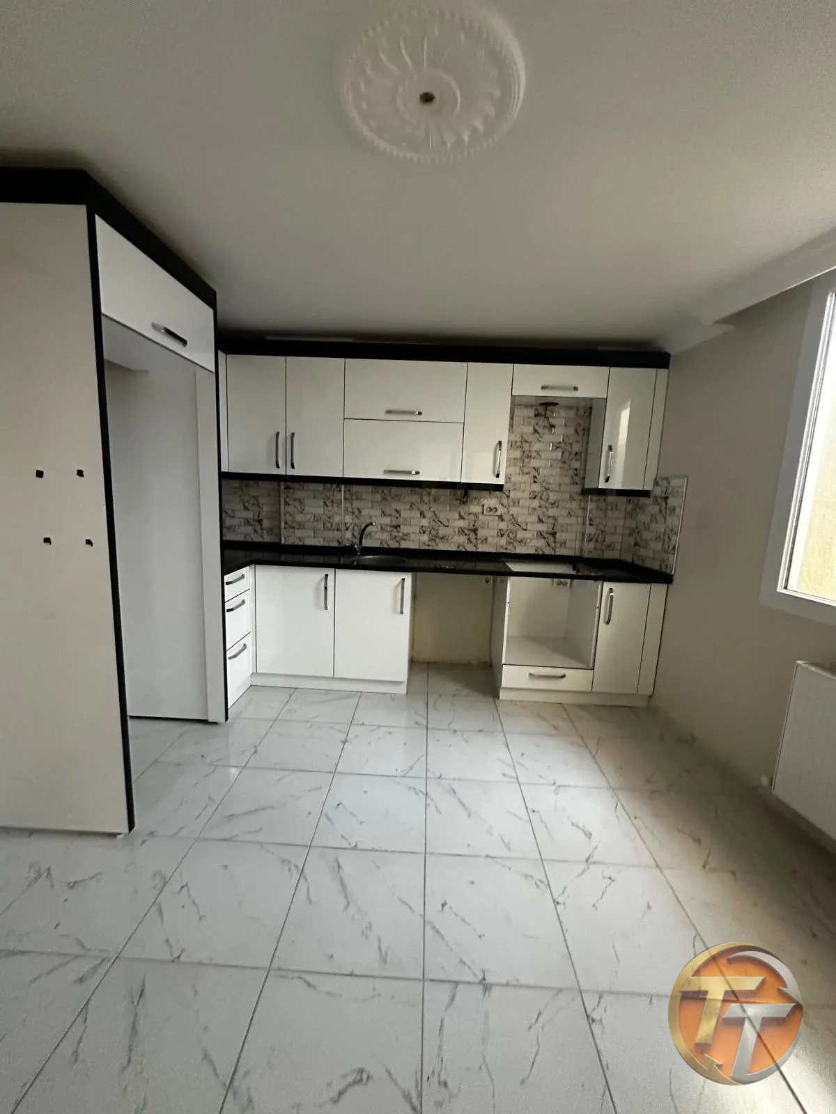 İZMIR ZIRVE GAYRIMENKUL’DAN ÇAMLIKULE’DE KIRALIK 2 + 1 DAIRE