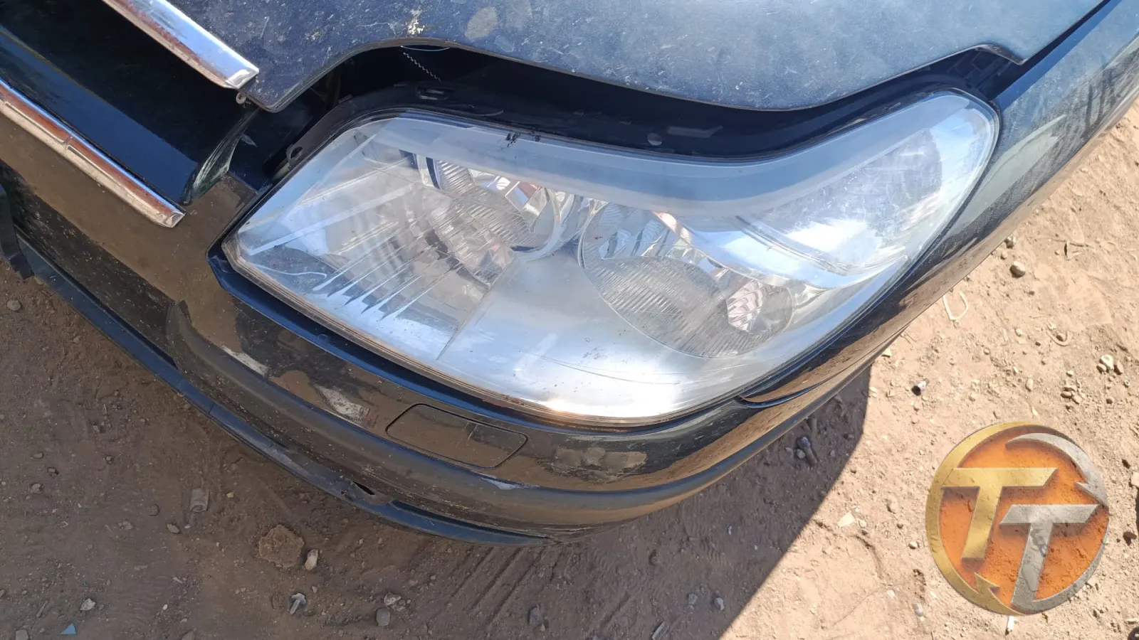 Citroen c. Beş sol ön far.