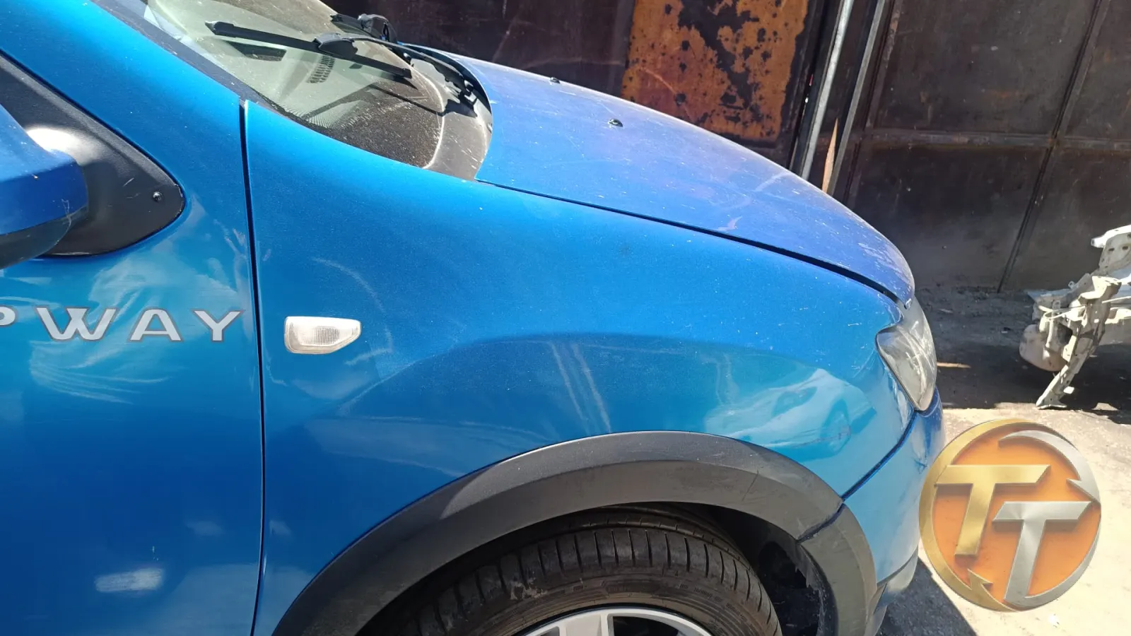 Dacia Sandero. Sağ ön çamurluk