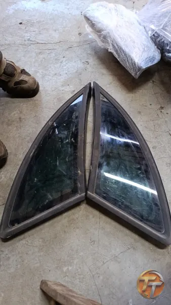 Citroen c. Beş. Sağ sol kelebek cam arka