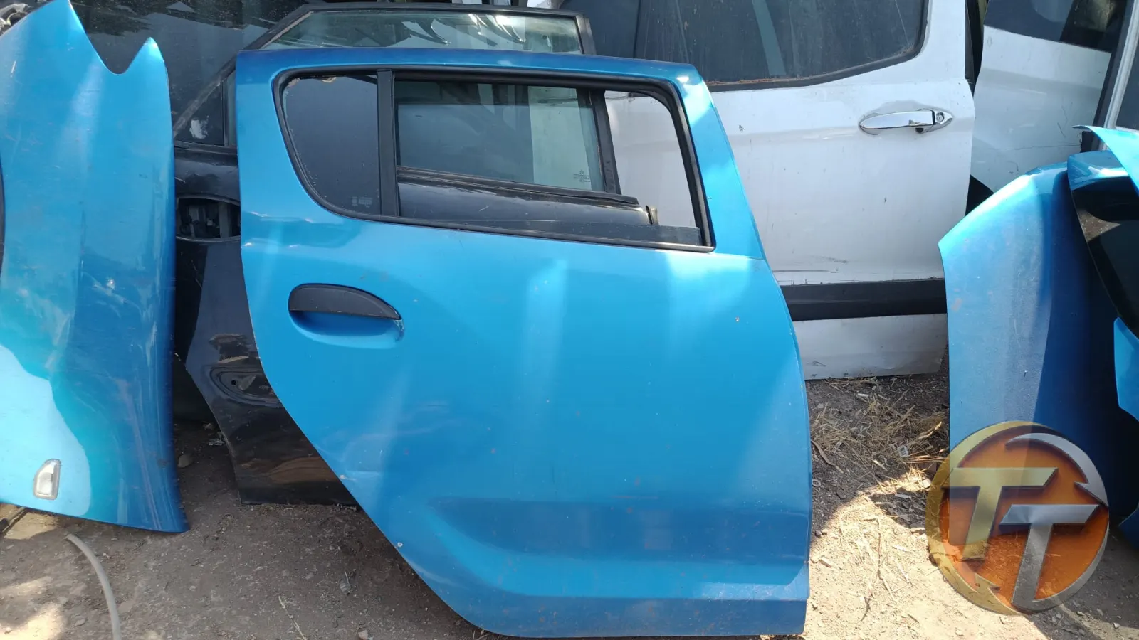 Dacia Sandero arka kapı
