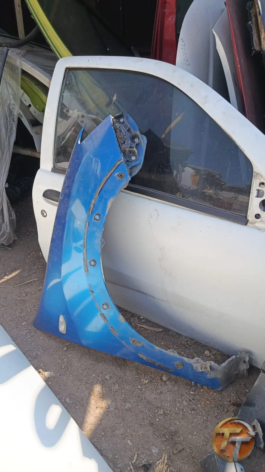 Dacia Sandero sağ ön çamurluk