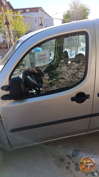 Fiat Doblo sol ön kapı