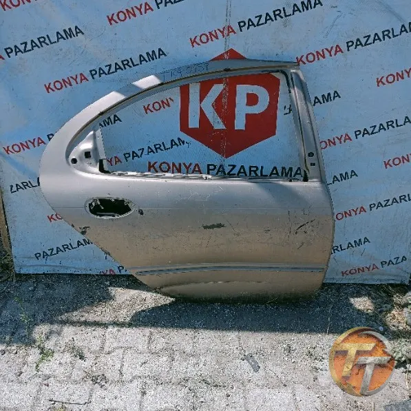 Chrysler 300M sağ arka kapı Tra-0157