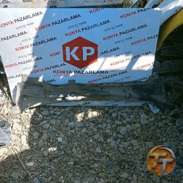 Fiat Fiorino cam önü ızgarası P-1521