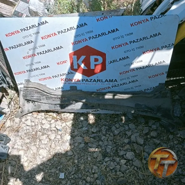 Fiat Fiorino cam önü ızgarası P-1526