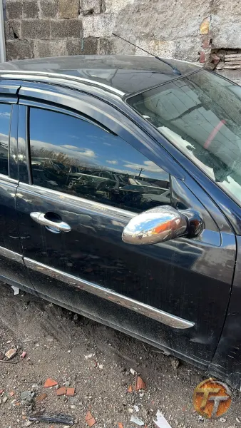 Ford Focus 1 sağ ön kapı dolu