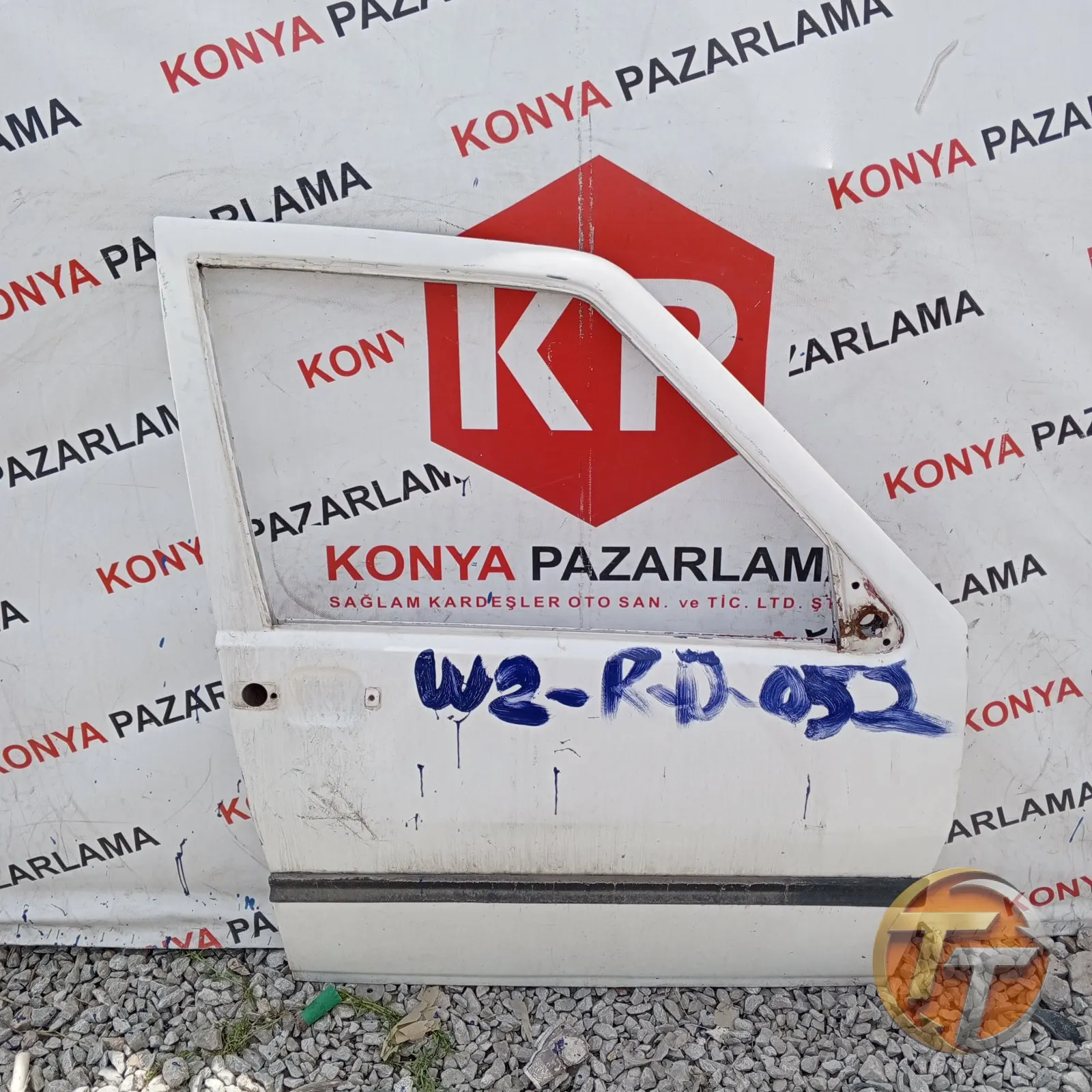 FİAT UNO SAĞ ÖN KAPI W2-R-Ö-0052