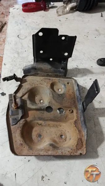 Fiat Palio akü altı