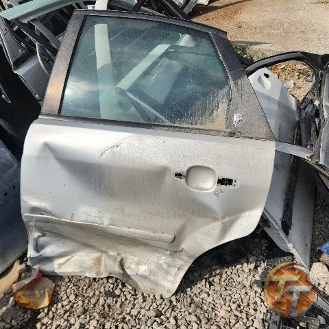 Ford focus ghia sol arka kapı
