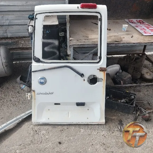 Fiat doblo sol bagaj kapağı