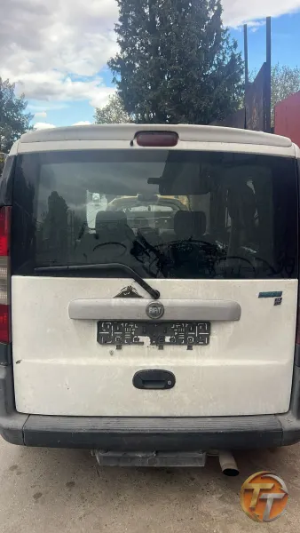 Fiat Doblo bagaj kapağı dolu hatasız