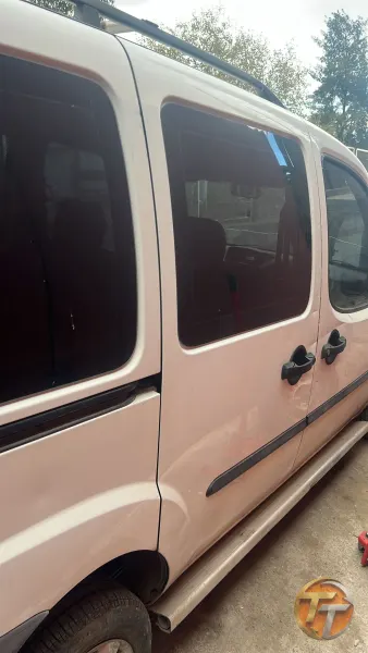 Fiat Doblo sağ sürgülü kapı dolu hatasız