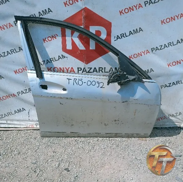 Mercedes-Benz E serisi sağ ön kapı Trö-0092