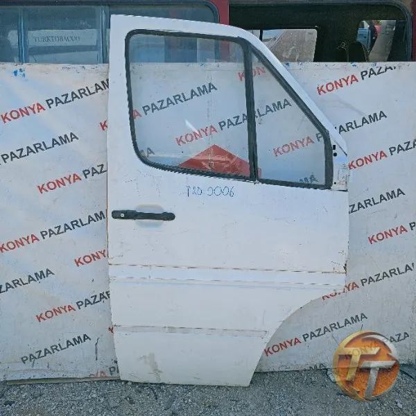 Mercedes-Benz Sprinter sağ ön kapı Trö-0006