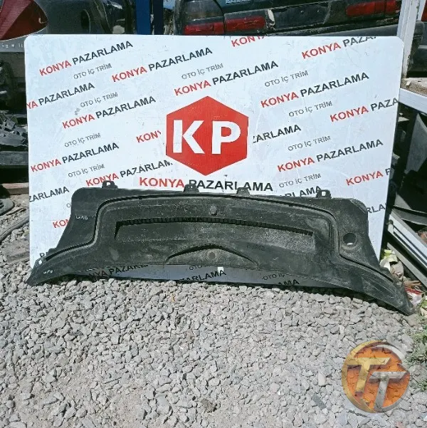 Fiat Uno ön cam ızgarası P-1012