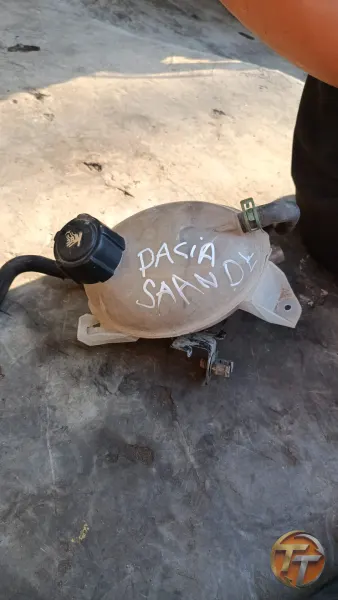 Dacia Sandero su deposu