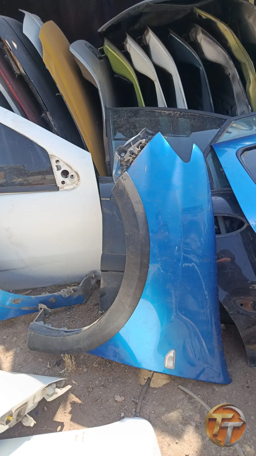 Dacia Sandero ön çamurluk