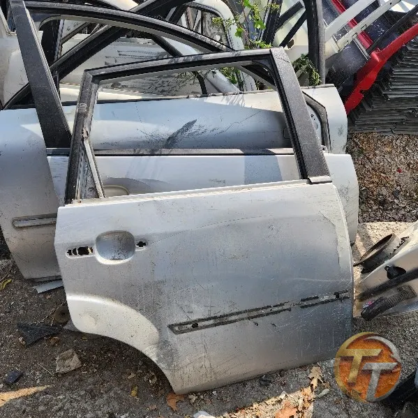 Ford fiesta sağ arka kapı