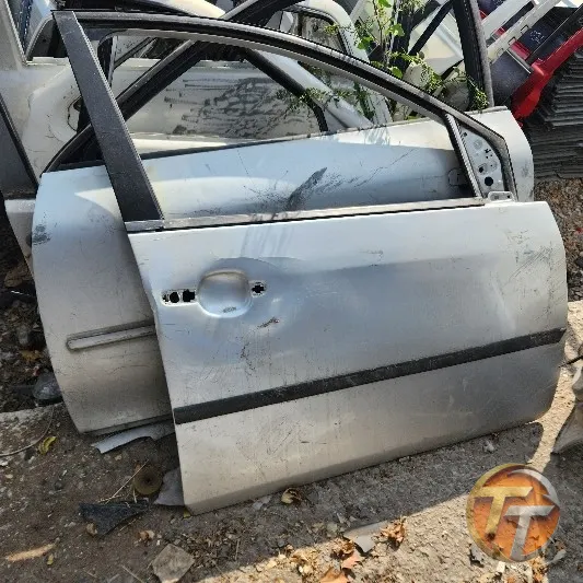 Ford fiesta sağ ön kapı