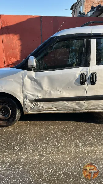 Fiat Doblo sol ön kapı
