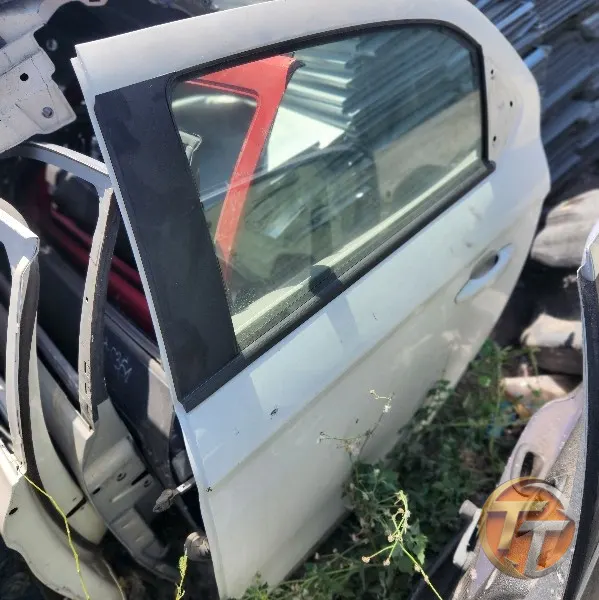 Peugeot 301 sol arka hatasız kapı