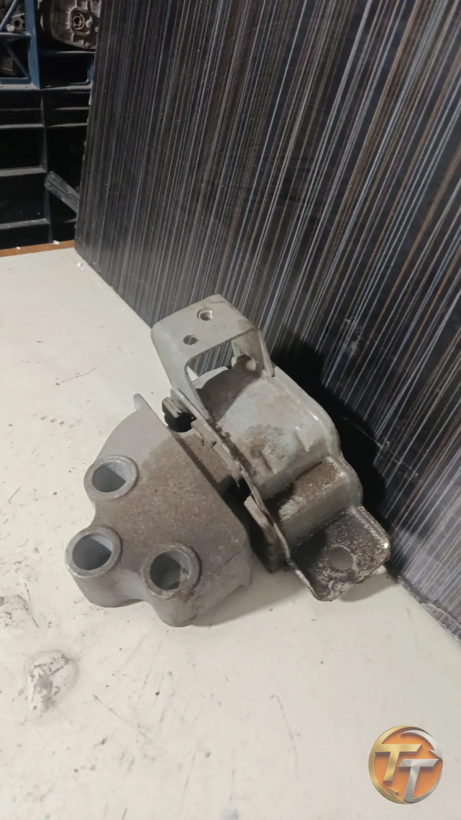 Fiat Doblo sağ motor kulağı