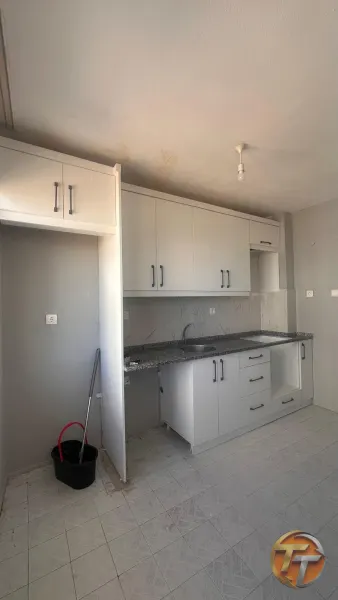 İZMIR ZIRVE GAYRIMENKUL’DAN FIRAT MAHALLESI’NDE 3 + 1 KLASIK KIRALIK DAIRE