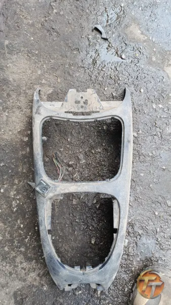 Megane bir ön konsol. Bakaliti