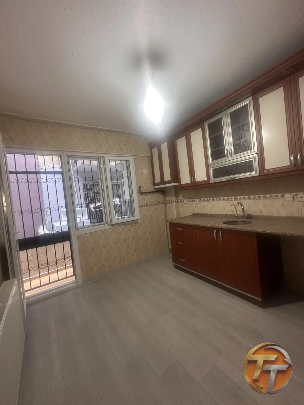 İZMIR ZIRVE GAYRIMENKUL’DA ÇAMLIK’DE CADDE ÜSTÜ 3 + 1 KIRALIK DAIRE