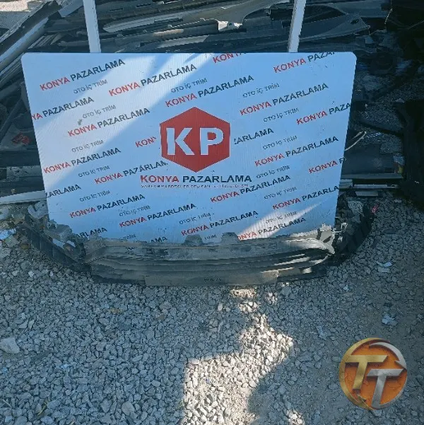 Renault Clio 4 ön tampon ızgarası P-0464