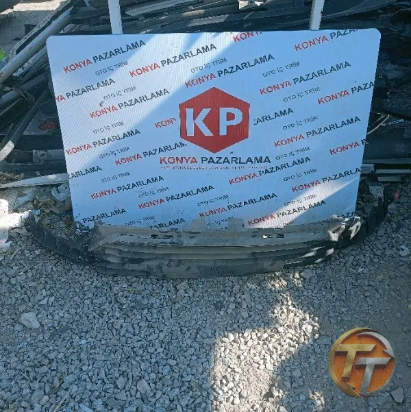Renault Clio 4 ön tampon ızgarası P-0466