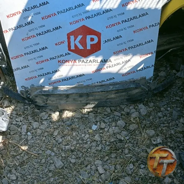Renault Clio 4 ön tampon ızgarası P-1513