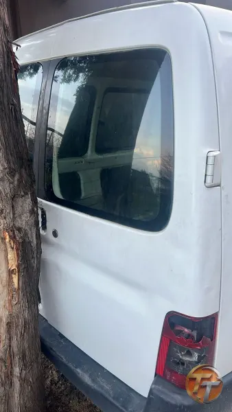 Pejo partner sağ bagaj kapağı