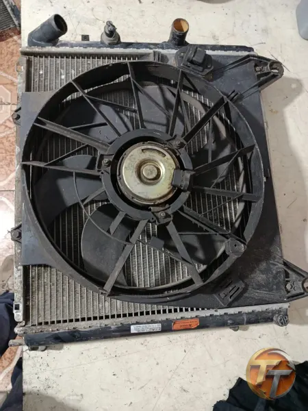Renault kango bir dokuz radyatör. Takımı
