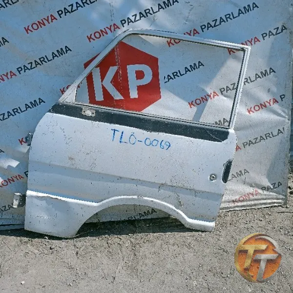 Mazda E2200 sol ön kapı Tlö-0069