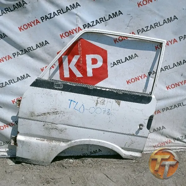 Mazda E2200 sol ön kapı Tlö-0078