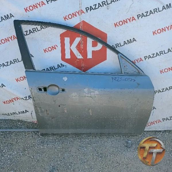 Mazda sağ ön kapı Trö-0127