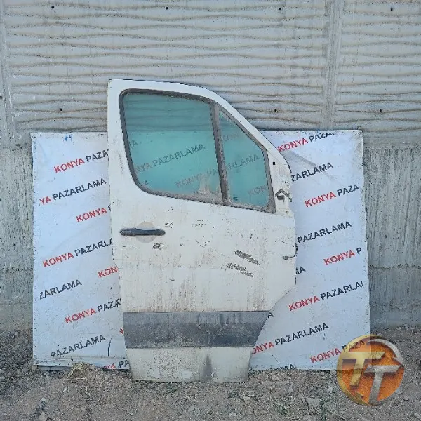 Mercedes-Benz Sprinter sağ ön kapı/Tcr bölgesi