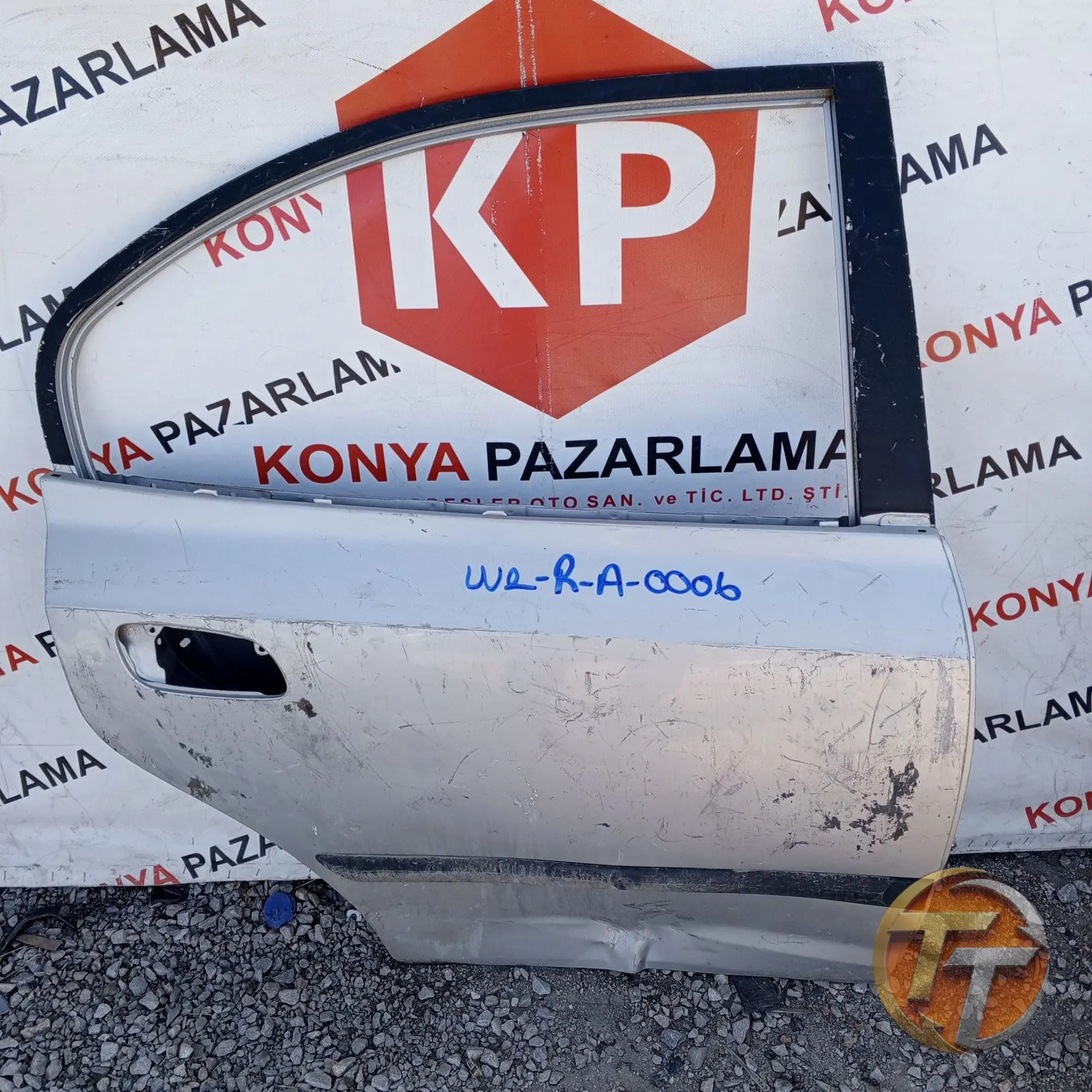 MİTSUBİSHİ CARISMA SAĞ ARKA KAPI W2-R-A-0006