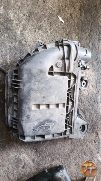 Peugeot 301 hava filtresi kutusu