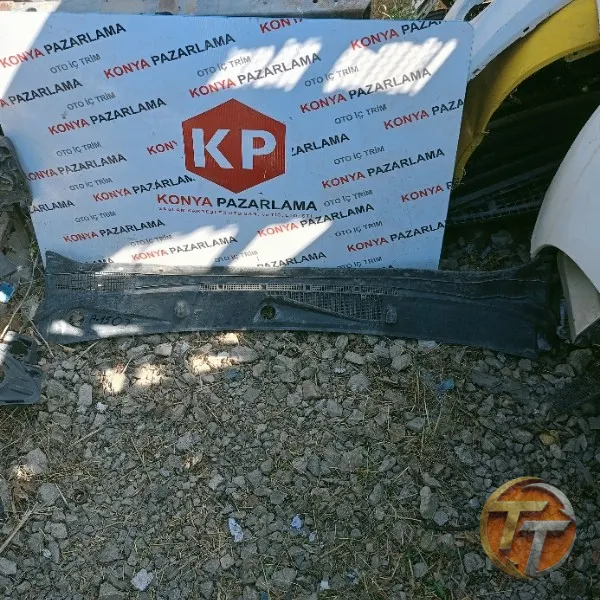 Nissan Navara cam önü ızgarası P-1507