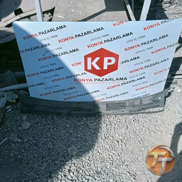Nissan Primera ön cam ızgarası P-1050