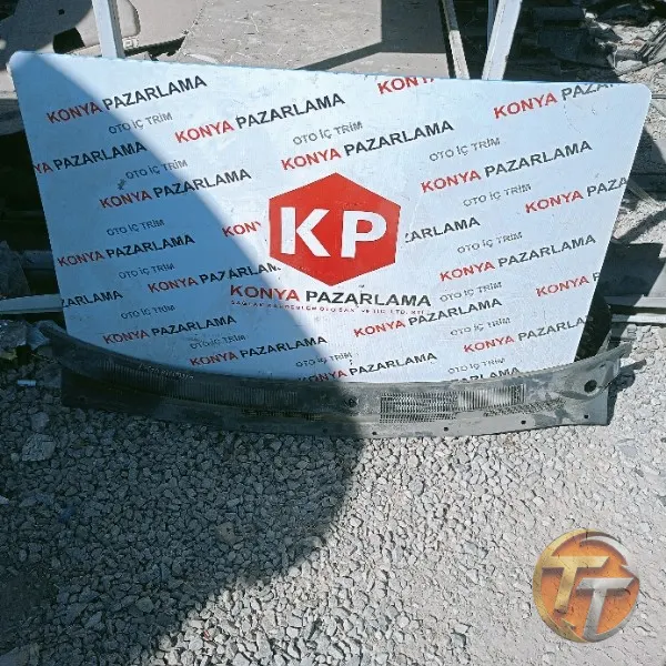 Nissan Primera ön cam ızgarası P-1052
