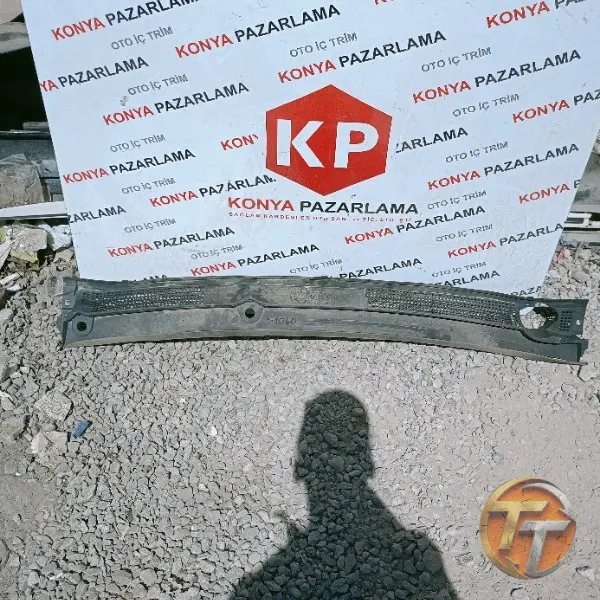 Renault Taliant ön cam ızgarası P-1040