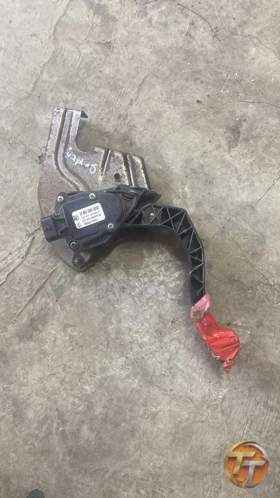 Sandero gaz pedalı