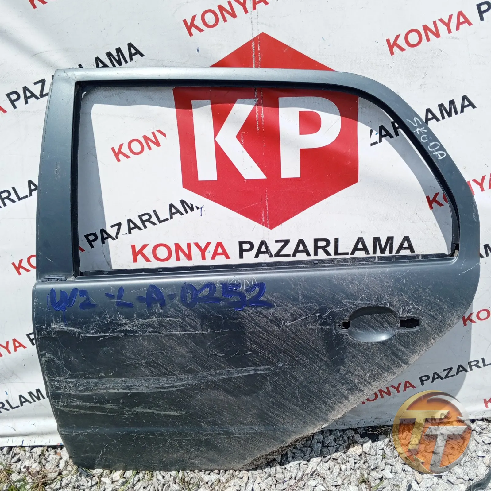 SKODA OCTAVİA A4 SOL ARKA KAPI W2-L-A-0252